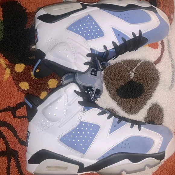 Jordan 6 UNC